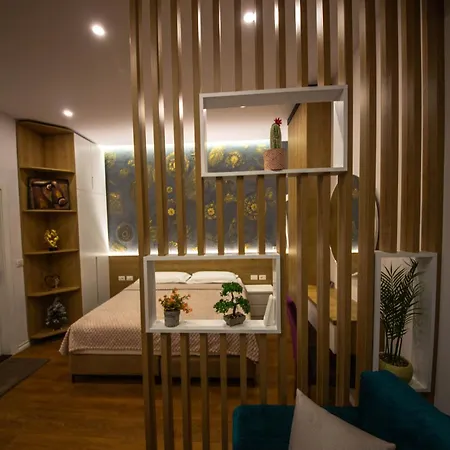 Downtown Boutique Тирана