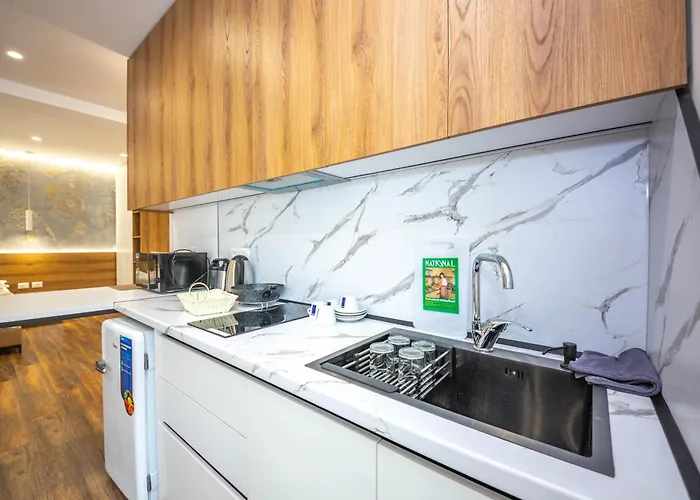 Downtown Boutique * ティラナ