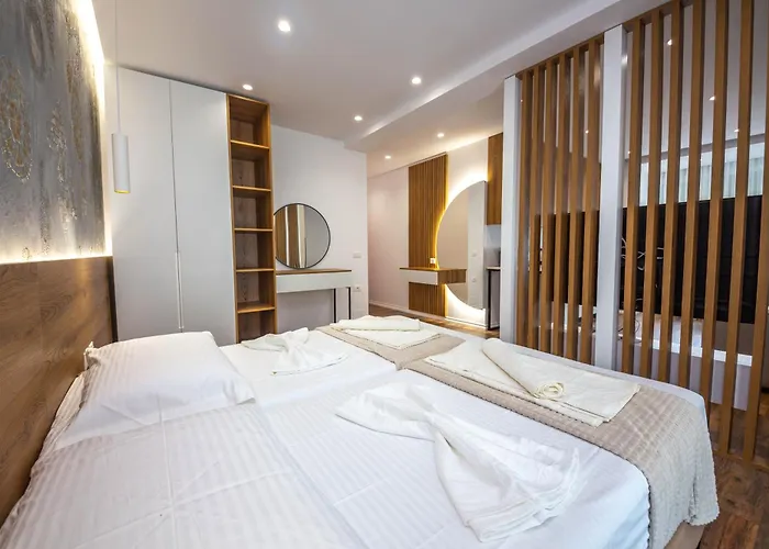 Downtown Boutique * ティラナ