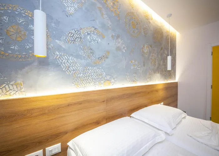 Downtown Boutique ティラナ