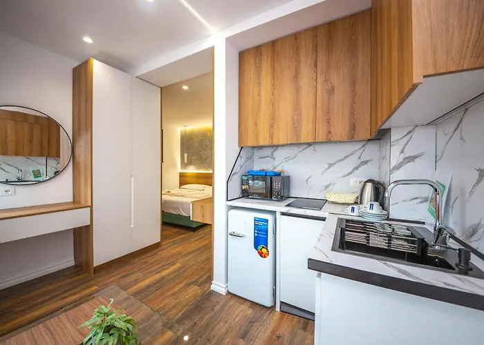 Downtown Boutique * ティラナ