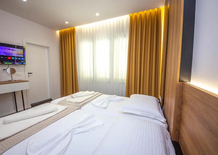 Downtown Boutique ティラナ